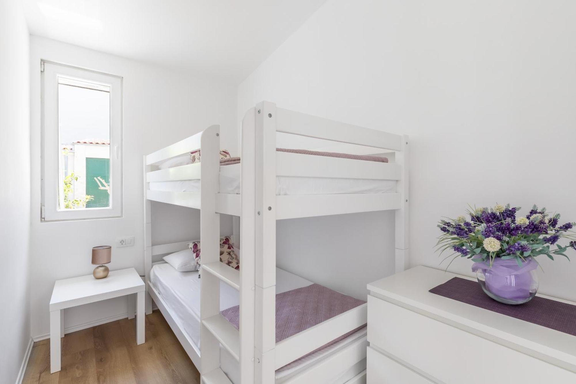 Tonina - House With Terrace, Jacuzzi, Free Parking Apartment *