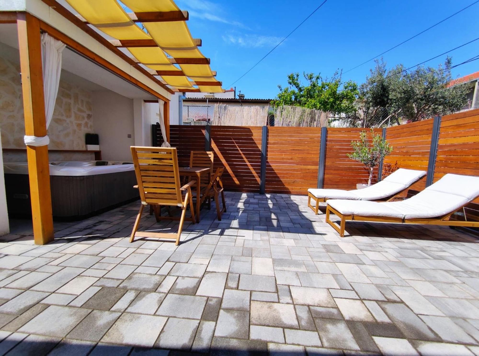 Tonina - House With Terrace, Jacuzzi, Free Parking Apartment *