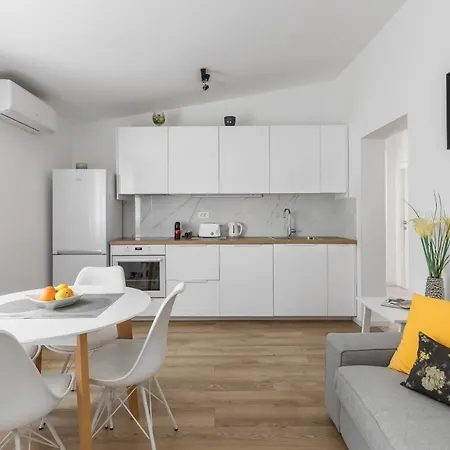 Ferienwohnung Tonina - House With Terrace, Jacuzzi, Free Parking Split Exterior foto